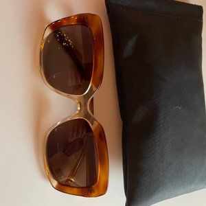 NEW Vera Wang Sunglasses V497